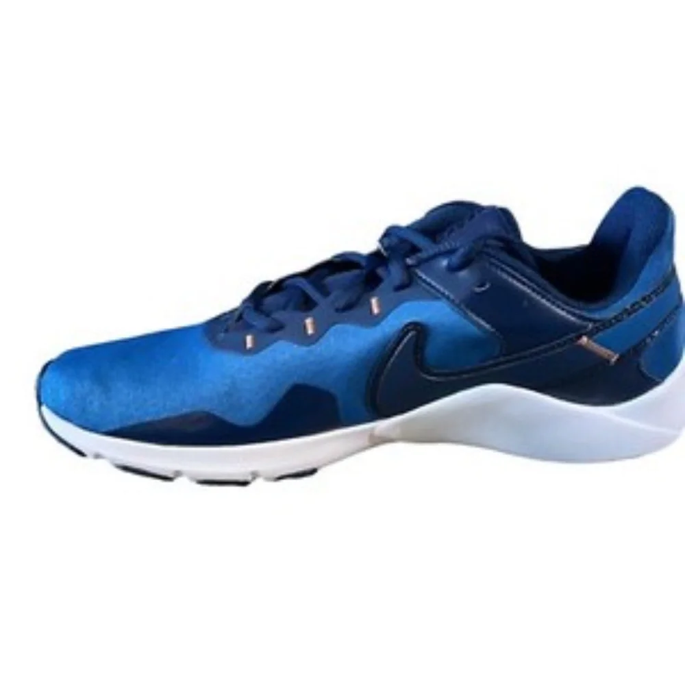 Nike legend essential